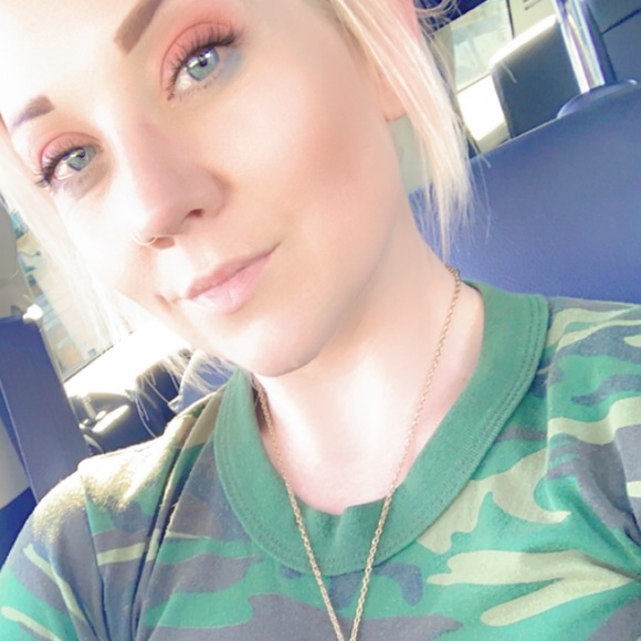 Meet your Posher, Bri - Picture 1 of 1